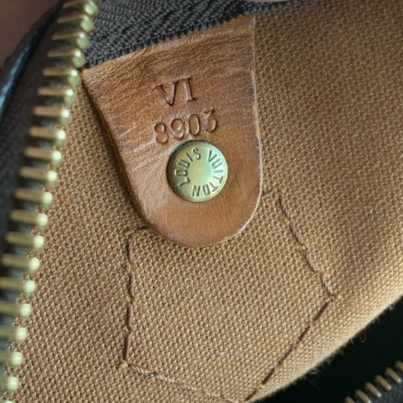 Louis Vuitton Vintage Speedy 30 Handbag - Picture 6 of 16